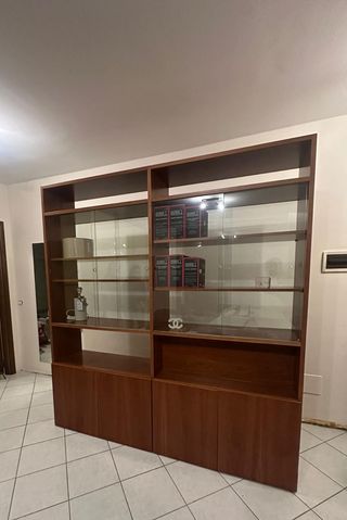 Libreria con vetrine scorrevoli