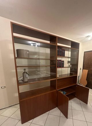 Libreria con vetrine scorrevoli