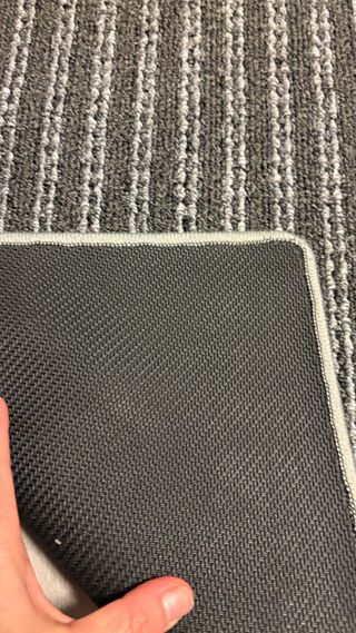 Alfombra de rayas gris y blanco