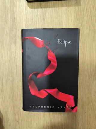 Crepúsculo. Luna nueva. Eclipse. Amanecer.