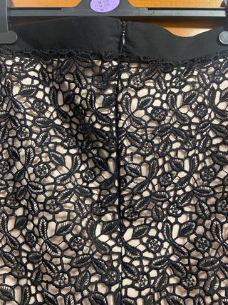 Falda tubo encaje negro y beige