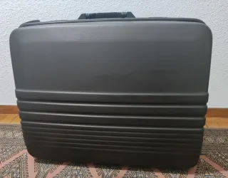 Maleta de viaje gris oscuro