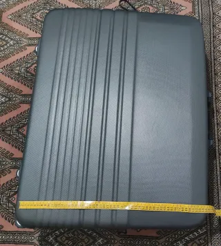 Maleta de viaje gris oscuro