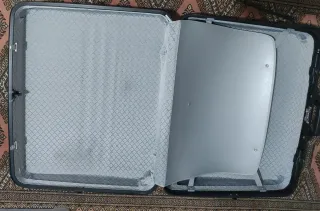 Maleta de viaje gris oscuro