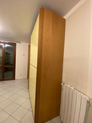 Armadio ante scorrevoli con cassettiera