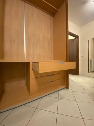 Armadio ante scorrevoli con cassettiera