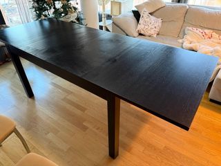 Mesa de comedor negra con 4 sillas