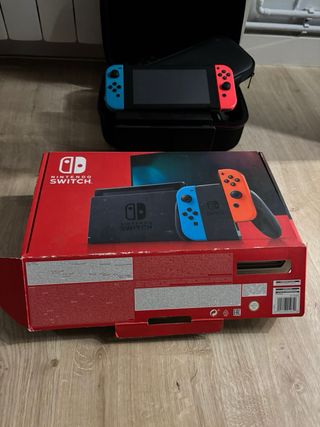 Nintendo Switch Azul/Rojo Casi Nueva