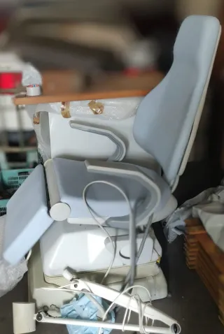 Sillón Podología y Taburete con dos motores