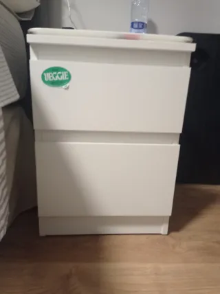 Cajonera blanca con pegatina VEGGIE