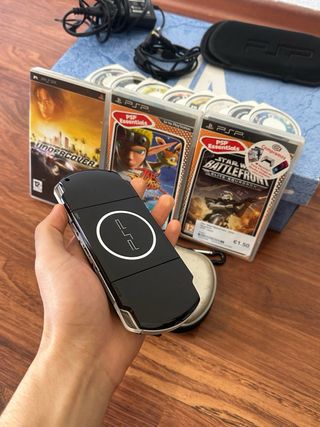 PSP 3004 Black + Carregador + Jogos