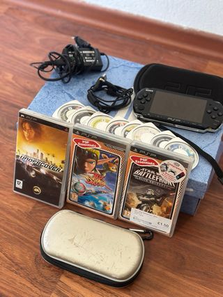 PSP 3004 Black + Carregador + Jogos