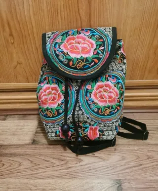 Mochila bordada étnica flores
