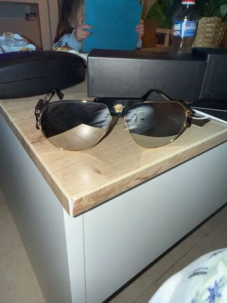 Gafas de sol Versace doradas y negras