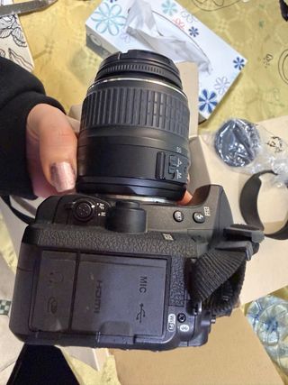 “Nikon D7500 + objetivo Nikon AF-S DX 18–55mm f/3.