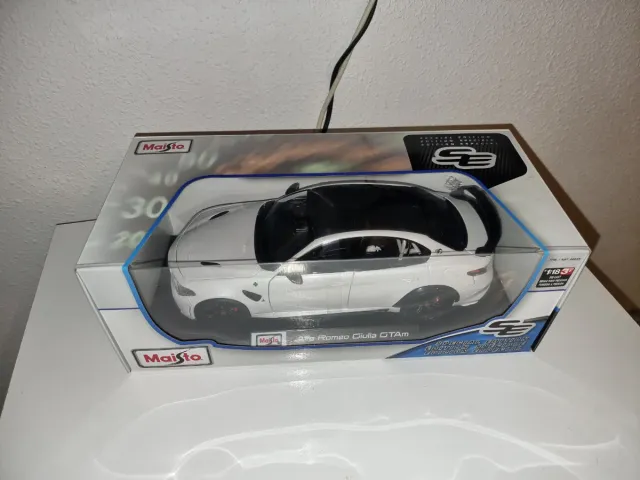 Alfa Romeo Giulia GTAm 1:18 Maisto Edición Especia