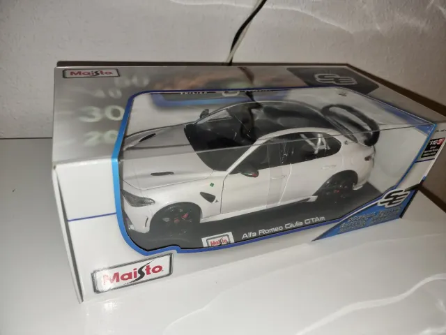 Alfa Romeo Giulia GTAm 1:18 Maisto Edición Especia