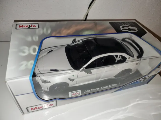 Alfa Romeo Giulia GTAm 1:18 Maisto Edición Especia
