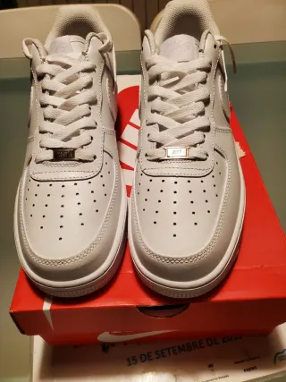 Nike Air Force 1 Triple White