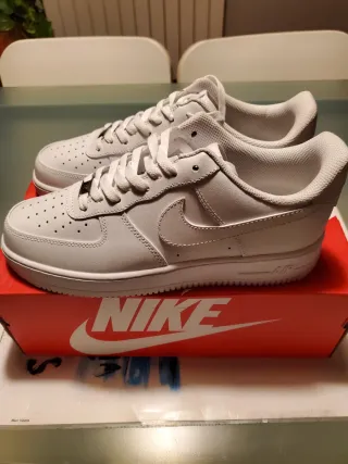 Nike Air Force 1 Triple White