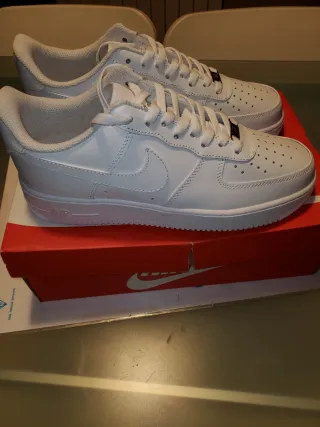 Nike Air Force 1 Triple White