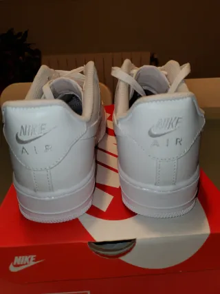 Nike Air Force 1 Triple White