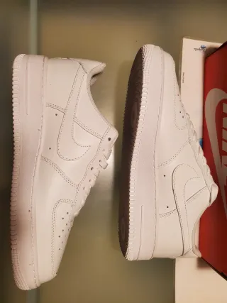 Nike Air Force 1 Triple White