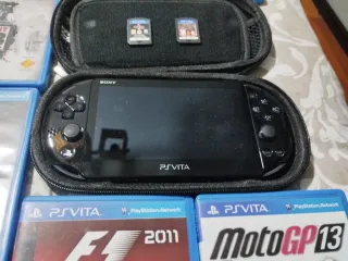 Consola PS Vita + 8 Juegos + Accesorios IMPOLUTA