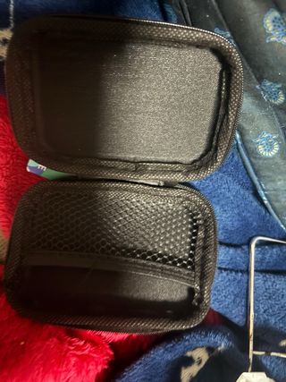 Funda negra para auriculares