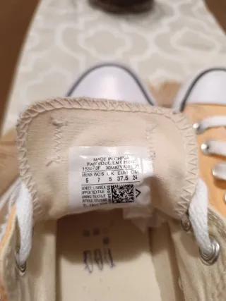 Zapatos Converse Naranja y Blanco