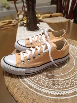 Zapatos Converse Naranja y Blanco