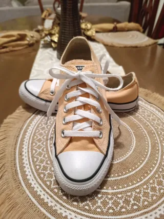 Zapatos Converse Naranja y Blanco