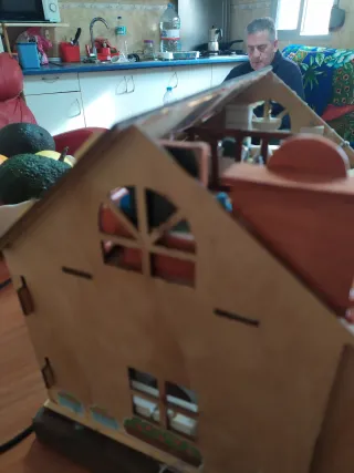 Casita de juguete chalet hecha a mano