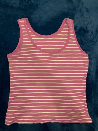 Camiseta de tirantes rosa y blanca