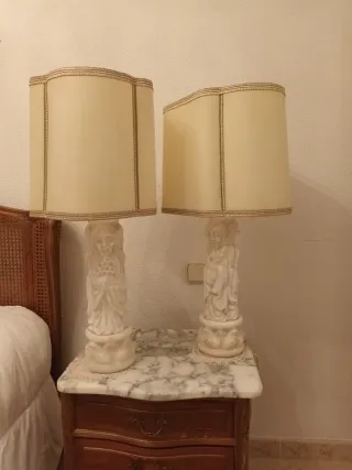 Lámparas de mármol con pantallas beige