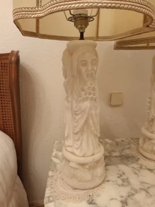 Lámparas de mármol con pantallas beige