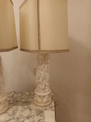 Lámparas de mármol con pantallas beige