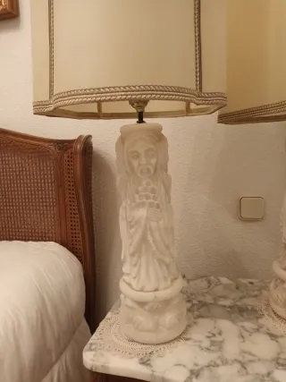 Lámparas de mármol con pantallas beige