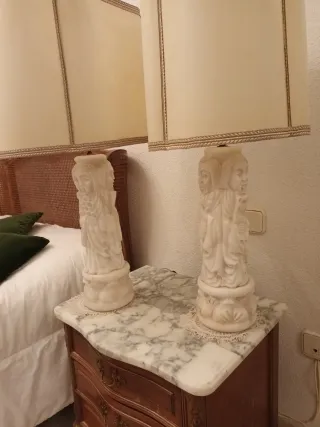 Lámparas de mármol con pantallas beige