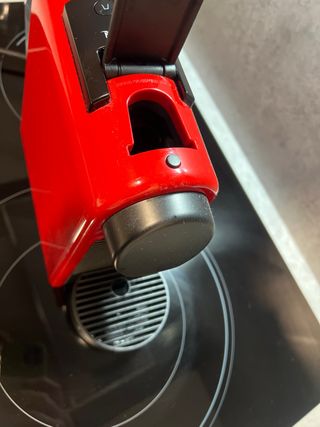 Cafetera Nespresso Roja Pequeña