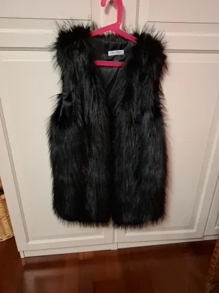 Chaleco negro pelo sintético