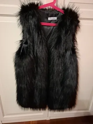 Chaleco negro pelo sintético