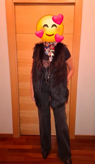 Chaleco negro pelo sintético