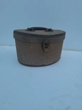 Maleta antigua ovalada de mano años 1950