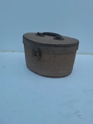 Maleta antigua ovalada de mano años 1950