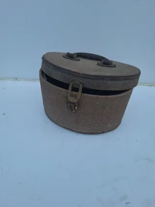 Maleta antigua ovalada de mano años 1950