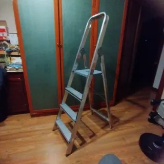 Escalera Altipesa aluminio 4 peldaños