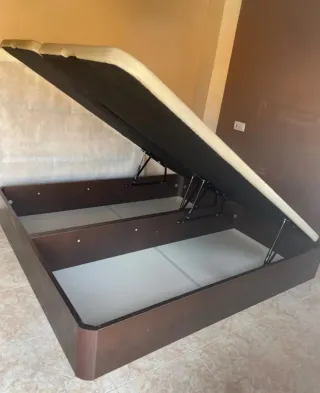 Canapés, colchones, somieres, cabezales,