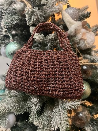 Borsa fatta a uncinetto marrone