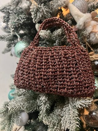 Borsa fatta a uncinetto marrone